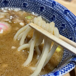 頑者 - つけ汁の絡みが控えめな分、麺の旨みが前面に出てきます