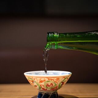 Enjoy carefully selected sake from all over the country and a variety of Chinese teas in an adult space.