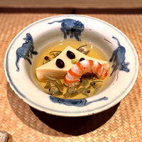 御幸町 田がわ - ✽ 水無月豆腐って和菓子から来てて夏越の大祓だよねたしか…　あずきは邪気払いかな。頭ん中で茅の輪を八の字にくるくるしながら頂いた。出世海老にじゅんさいは秋田から…