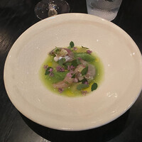 ラ・ボンヌターブル - スナックエンドウ、 甘海老、 鯵、 独活、 柑橘、 木の芽、 花穂紫蘇