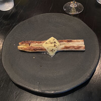 ラ・ボンヌターブル - ホワイトアスパラガス、バター、フロマージュ