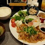 居酒屋響樹 - ホルモン炒め定食 (税込)1,000円 ※これにドリンクとデザートが付きます (2023.06.30)