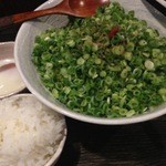 Sumibiyaki Tori Raku - ２辛、ネギ大盛り（本当に大盛り）、ご飯小なのに結構多い、温玉