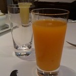 レ セゾン - 2013 9 朝食 スクイーズオレンジジュースとスクイーズグレープフルーツジュース