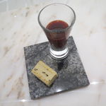 クイントカント - フォアグラのウェハース：レモンマルメラータ、マルドンの塩、コショウ  ビーツ・カルド：キジ・カルド3