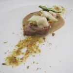 クイントカント - マイアリーノ・インサラータ：アスパラ、マグロのカラスミ、ピスタチオ1