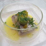 クイントカント - 鯛のバポーレ：鯛、はまぐり、オレンジ・オイル、ポロ葱1