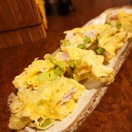 OKIRAKU - にんにくの芽と鶏肉のかき揚げ