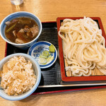 手打ちうどん・そば 子亀 - 【2023年04月】肉せいろうどん＠880円、炊き込みご飯＠150円、提供時。