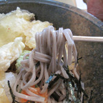 大徳屋 - 海老・カボチャ・ナス・玉ネギ・サツマイモの天ぷら付きです。
イモ天が結構お腹にたまりますので、満腹度高し。
蕎麦も普通に美味しい。
