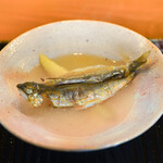 鎌倉 北じま - 相模川鮎ただ干し、西洋種の茄子、ヤングコーン、ご飯を発酵させたなれ出汁