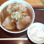 さらしな - ワンタン麺(800円＋半ライス60円) 相変わらず盛り付けが綺麗です！