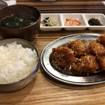 チングとここで - ヤンニョムチキン定食/¥858
