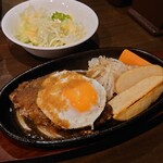 牛舎 - ハンバーグ180g 目玉焼きトッピング