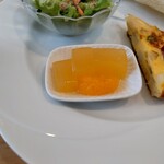 こつぶcafe - ○オレンジゼリー
適度なゼラチン量のプルプル感ある
オレンジジュースのゼリーかと思われる。
薄められたシロップともまぜてあるのかなあ❔