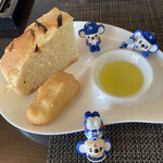 リストランテ プレーゴ - ピザ頼んでも、パンもつく。笑
      美味しいから、食べちゃうよね。