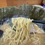 Yokohama Iekei Ramen Hachiya - 酒井の麺はカタメオーダーでほどよいコシ