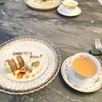 スープとカレー ボンジョルネ - ●デザート
      マンゴーとチョコのケーキ