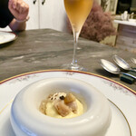 スープとカレー ボンジョルネ - ●Amuse
      炙り軍鶏をとうもろこしクリームと白ワインのジュレで　白とうもろこし