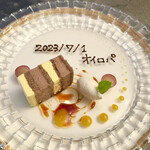 スープとカレー ボンジョルネ - ●デザート
      マンゴーとチョコのケーキ