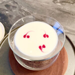 スープとカレー ボンジョルネ - ●スープ
      ビシソワーズ　ビーツのピュレ