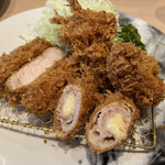 Tonkatsu Kagurazaka Sakura - ロースかつ、チーズ巻きかつ、ヒレかつ串、メンチかつの日替わりランチ　4種盛り