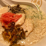 TOKYO豚骨BASE - 紅生姜、高菜、ごまをトッピング