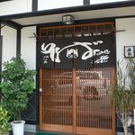 梅林 - お店の入口です。和風のそば屋さんって感じですよね。