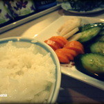 カクテルバー しろ - これサービスなんですよ。基本的に料理は無料です。余程の注文じゃない限り1杯1,000円の明朗会計。