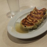 龍味 - 餃子330円