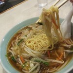 龍味 - サンマー麺 麺リフトアップ
