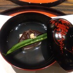 割烹 清風 - お椀：黒豆の枝豆のしんじょう
