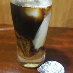 キッチン ブルー グローブ - ミルクを入れます