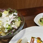 キッチン ブルー グローブ - サラダ、お新香のアップ