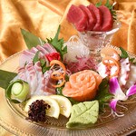 Assortment of five types of sashimi