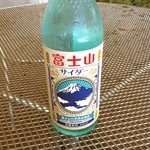 足柄サービスエリア上り線フードコート - 炭酸強め、甘さ控えめ、結構いけます。でも、200円は高いか？f^_^