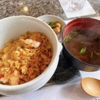六角堂 - 蒲郡水揚げ海老入ガーリックライス（＋1,000円）赤だし・香の物