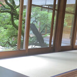 茶寮 宝泉 - 内観③(お庭を眺めながら頂く)