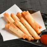 Crispy cheese spring rolls (8 pieces)