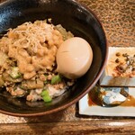 タイニーカフェ - 納豆丼・冷奴・煮卵付き