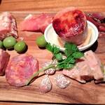 ワインの酒場。ディプント - 肉盛り合わせ