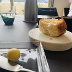 プレゼンテ スギ - ⑬ チーズのフォカッチャ、発酵バター