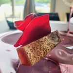 プレゼンテ スギ - ⑩ 鰹のアラとフランボワーズ出汁の鰹GV、ビーツのピクルス、2日水切り自家製ヨーグルト