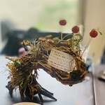 プレゼンテ スギ - ① トマト飴、キプロスの塩、コルヘンダー（=沖縄では「医者泣かし」と云われる山椒風味の薬草）