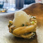 プレゼンテ スギ - ⑳ 藻屑蟹とルッコラのパスタ（キッタラ）、生姜の泡（エスプーマではないようです）のせ