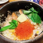魚酒場 二つめ - 鮭といくらととうもろこしの釜飯