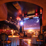 スターライトカフェ - プラネタリウムの星空と流星、 映画館のスクリーン、ライブハウスの音響・照明
