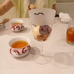 Pluie dete - 10.デザート(アイスやら紅芋のムース等色々カップに入ってます)とジャスミン茶ベースの少し甘い
      温かいお茶