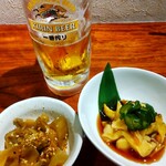 灼味噌らーめん 八堂八 - ホヤ酢 550円、ザーサイの旨煮(ピリ辛) 100円、生ビール 600円