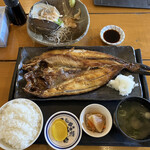 ぷらっと食堂 - ホッケ焼き定食＆活ホッキ刺身